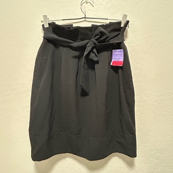 BCBG MAX AZRIA peplum skirt with belt - Picture 1 of 7